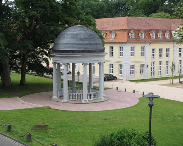 Blick Brunnentempel beim Gesundbrunnen Hofgeismar Blick Brunnentempel beim Gesundbrunnen Hofgeismar