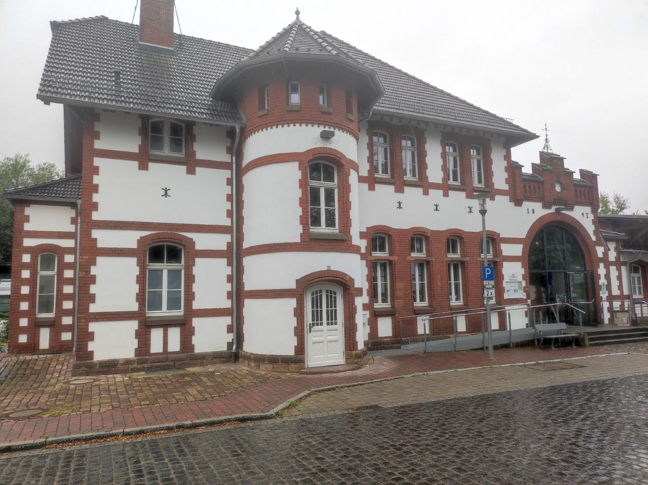 Aussenansicht Mehrgenerationenhaus Hofgeismar-Huemme Aussenansicht Mehrgenerationenhaus Hofgeismar-Huemme